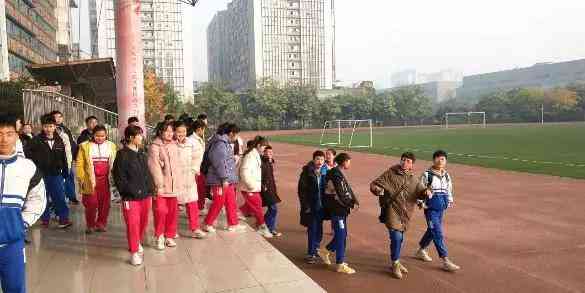 成都哪家计算机培训机构提供包吃住服务：都有哪些教育培训机构可选？