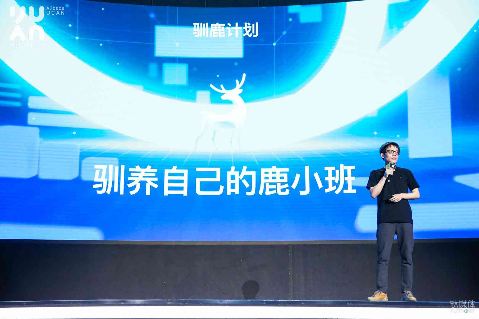 如何利用AI生成广告海报：一份全面的设计与制作教程