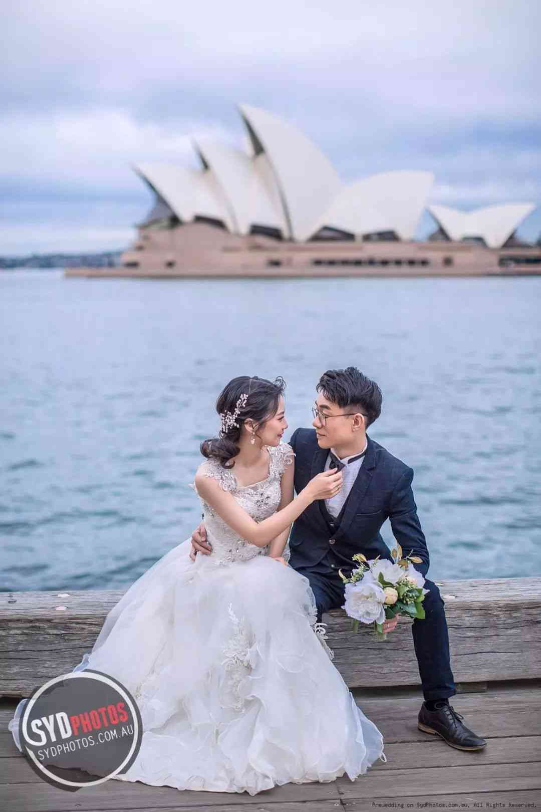 一键生成情侣婚纱照：两个人轻松成合，手机教程教你制作双人合照婚纱照