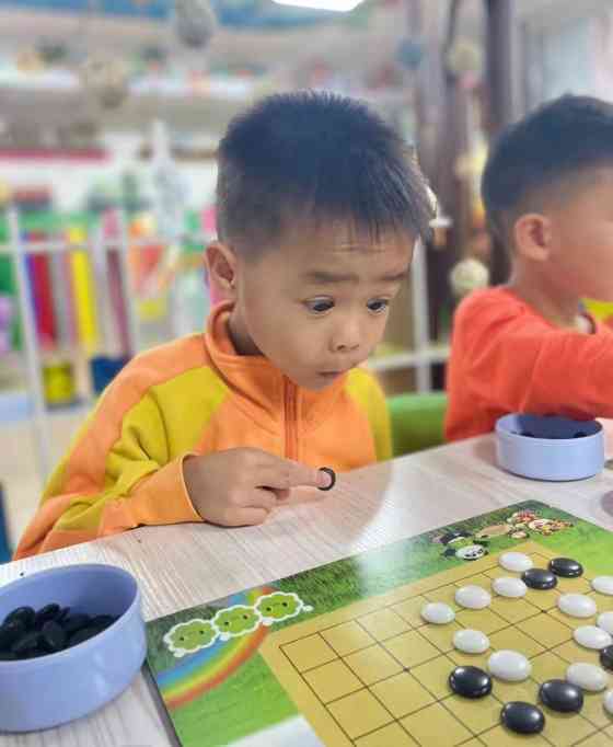 我们的孩子迈向围棋世界，考级之路携手朋友共成长——馨文案记录每一刻