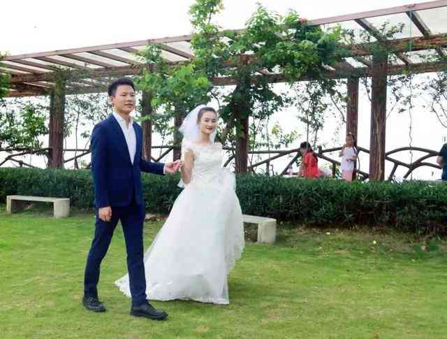 一键生成高级婚纱照文案，怎么撰写福一生的婚纱照文案？