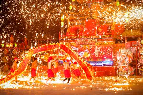 春节高级国潮特效抖音写真：新年中国风文案演绎