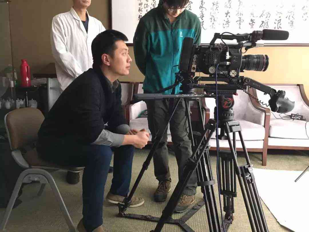 AI辅助创作全攻略：从构思到完成，手把手教你撰写专业拍摄脚本文案