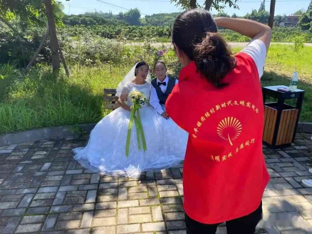 夫妻携手定格福瞬间：定制专属婚纱照展现独特婚纱风采