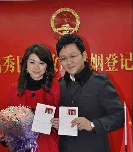 AI智能结婚照生成：一键打造个性化婚礼照片文案与素材全集