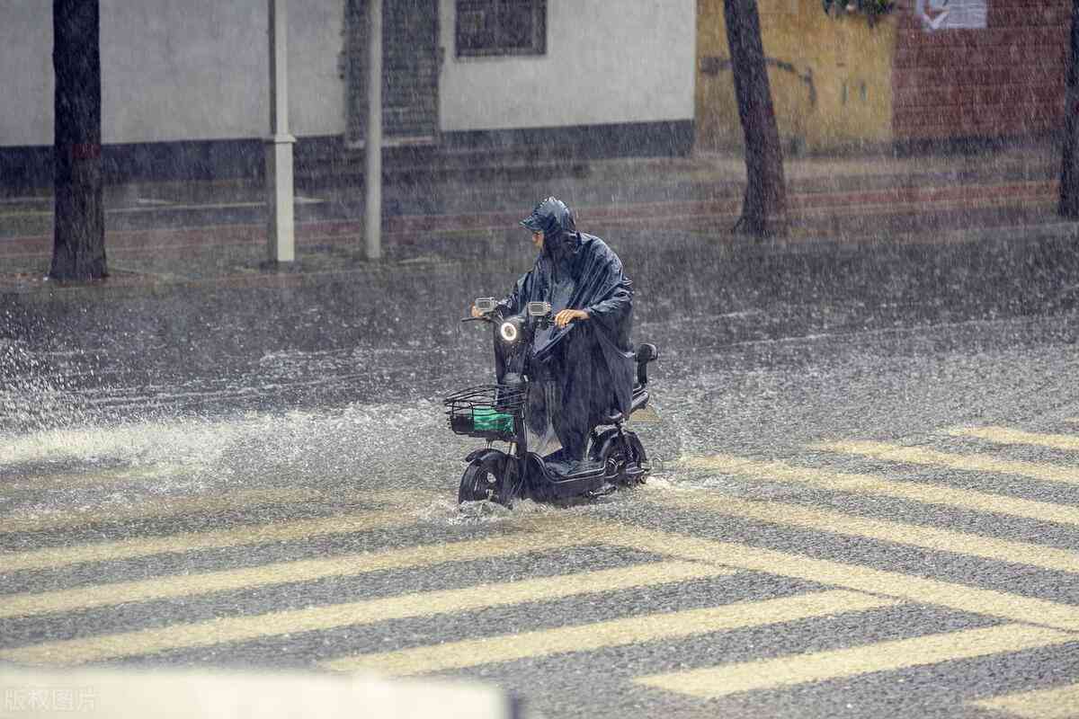 上下班途中摔伤工伤认定标准及赔偿流程详解