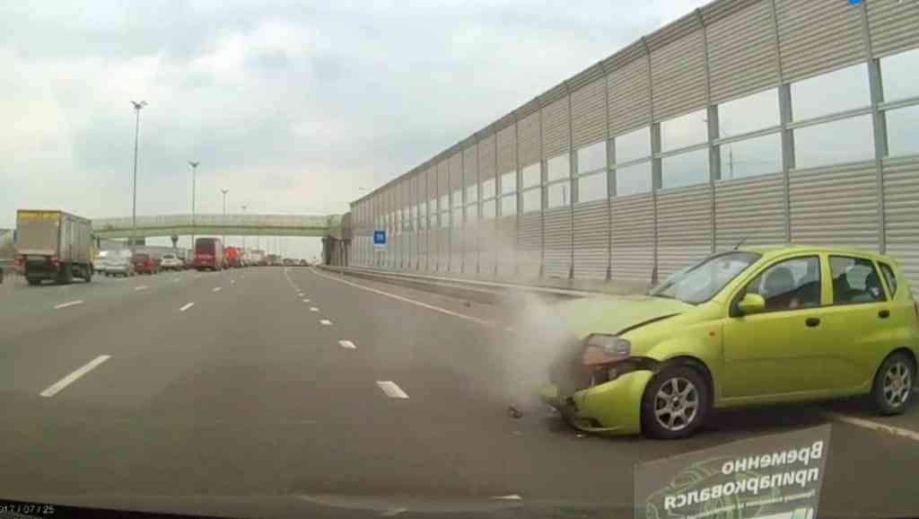 上下班途中遭遇车祸，能否申请工伤认定？