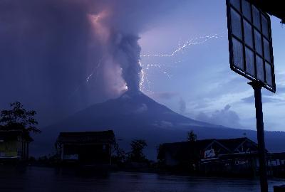 火山的文章：详述火山爆发与描写火山景观的600字作文