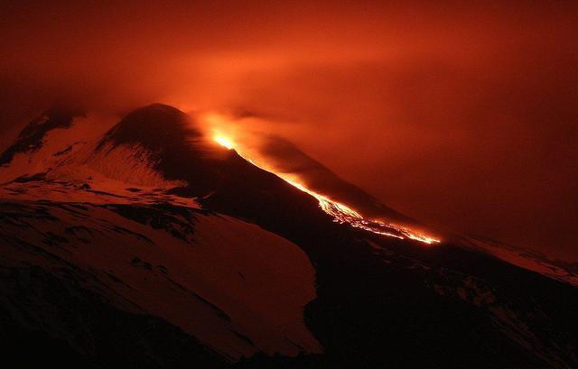 火山的文章：详述火山爆发与描写火山景观的600字作文