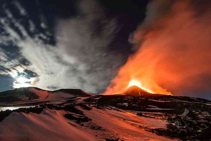 火山书写：探秘火山地质奥秘与人类文明印记