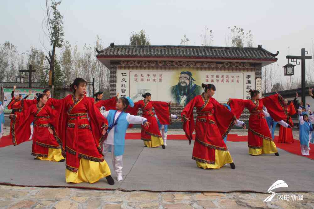 '人工智能培训专家简介撰写指南：如何打造吸引力十足的讲师介绍文案'