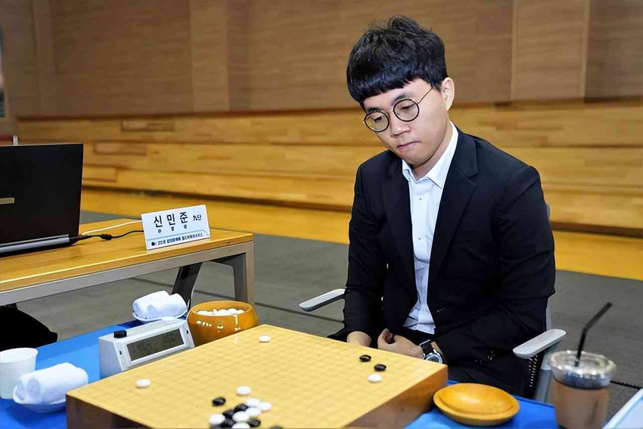 专业围棋赛事实时文字解说与精彩点评