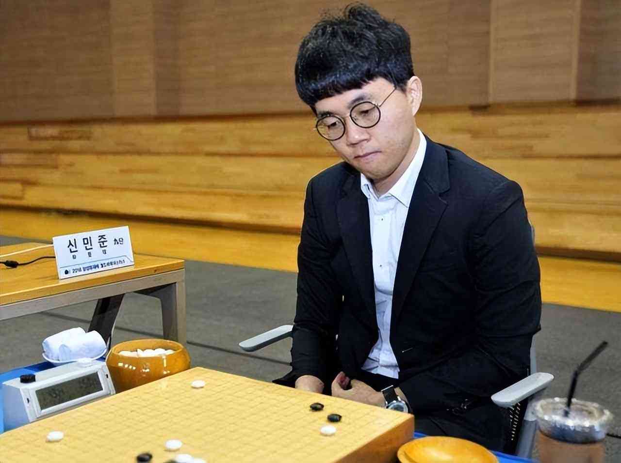 专业围棋赛事实时文字解说与精彩点评