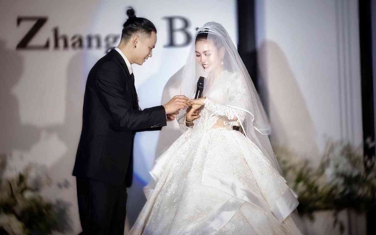 一键婚纱特效ai文案怎么做：打造梦幻婚纱特效的简易方法与步骤