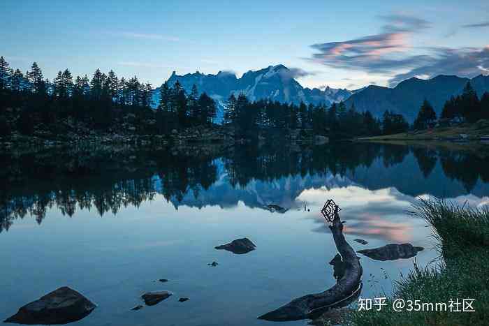 AI水面倒影摄影技巧：全方位教程与创意拍照文案撰写指南