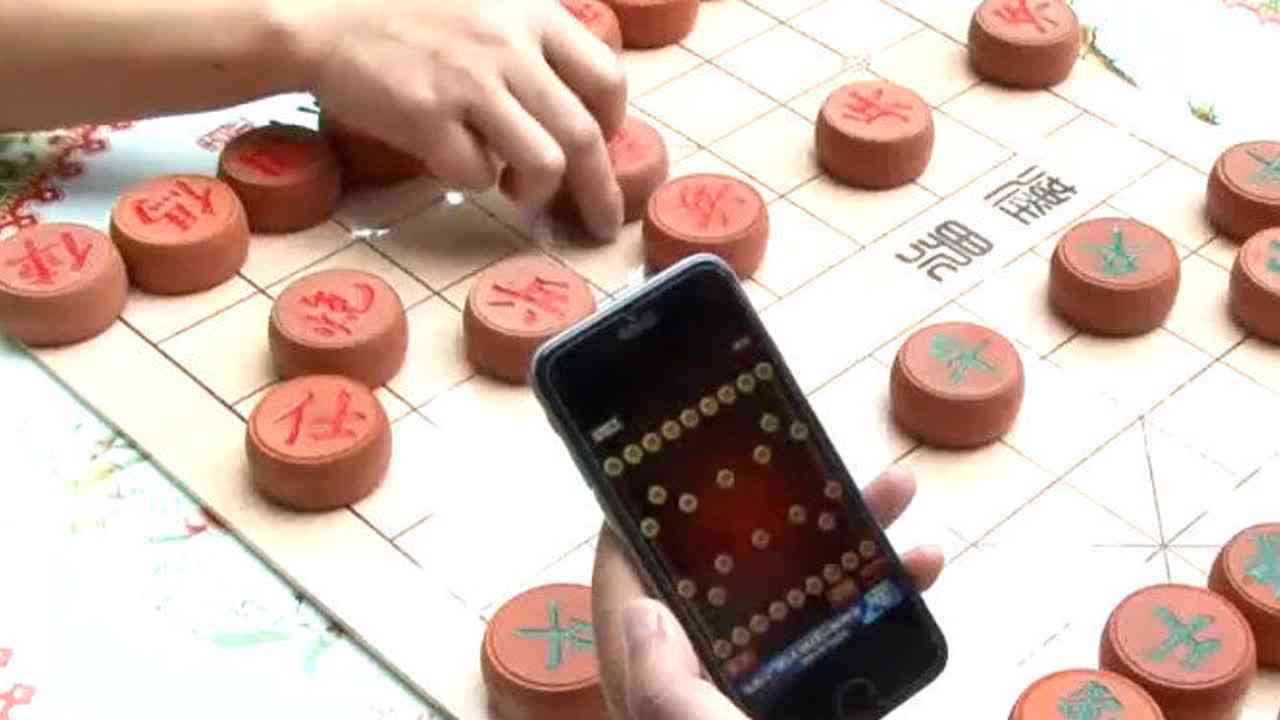 和老头下象棋：手机软件对决，每盘连胜分享说说