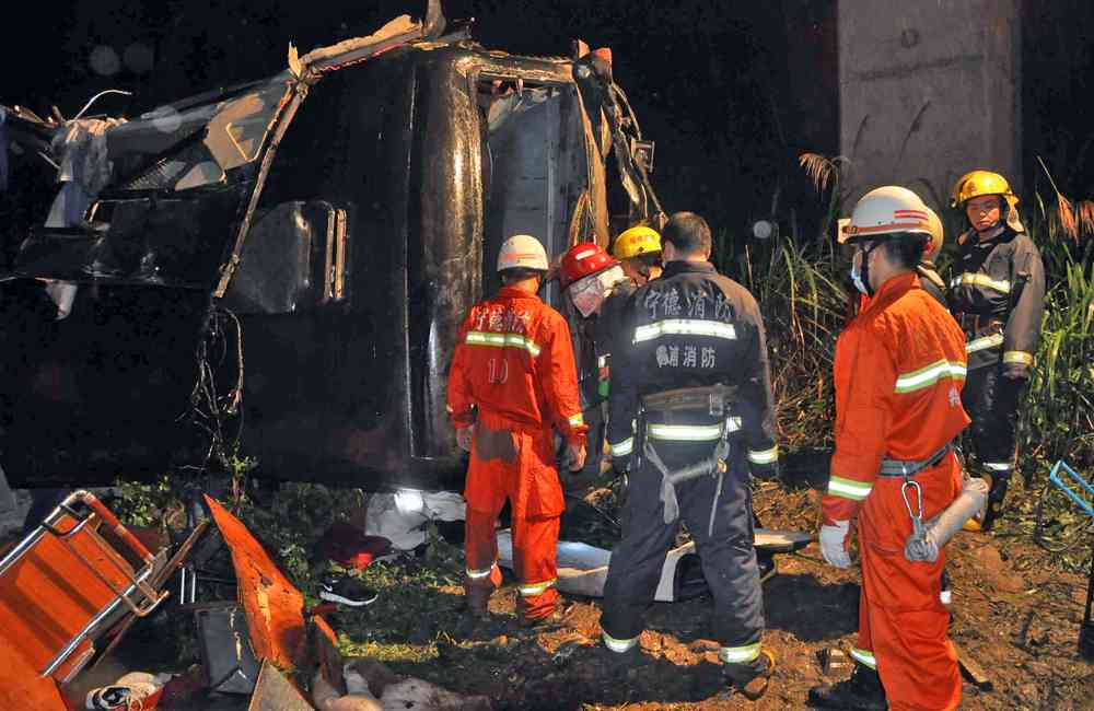 '晨出勤遭遇车祸，工作者安全引人关注'