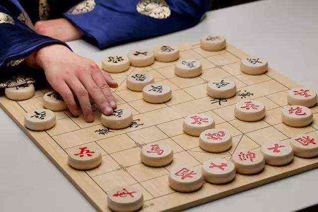 人工智能与人类棋局对决：全面解析AI在棋类游戏中的表现与人类对抗策略