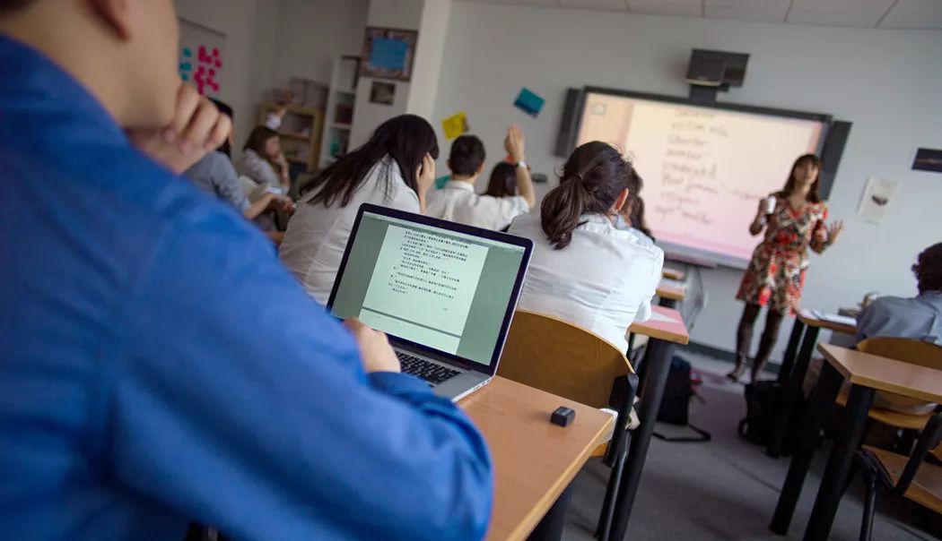 在外留学生怎么用ai写作业的