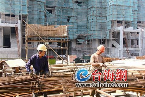 '建筑工地发生工伤事故，工人权益受损引关注'