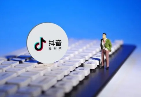 抖音怎么使用文案：标签、朗读、显示、配音与提取技巧