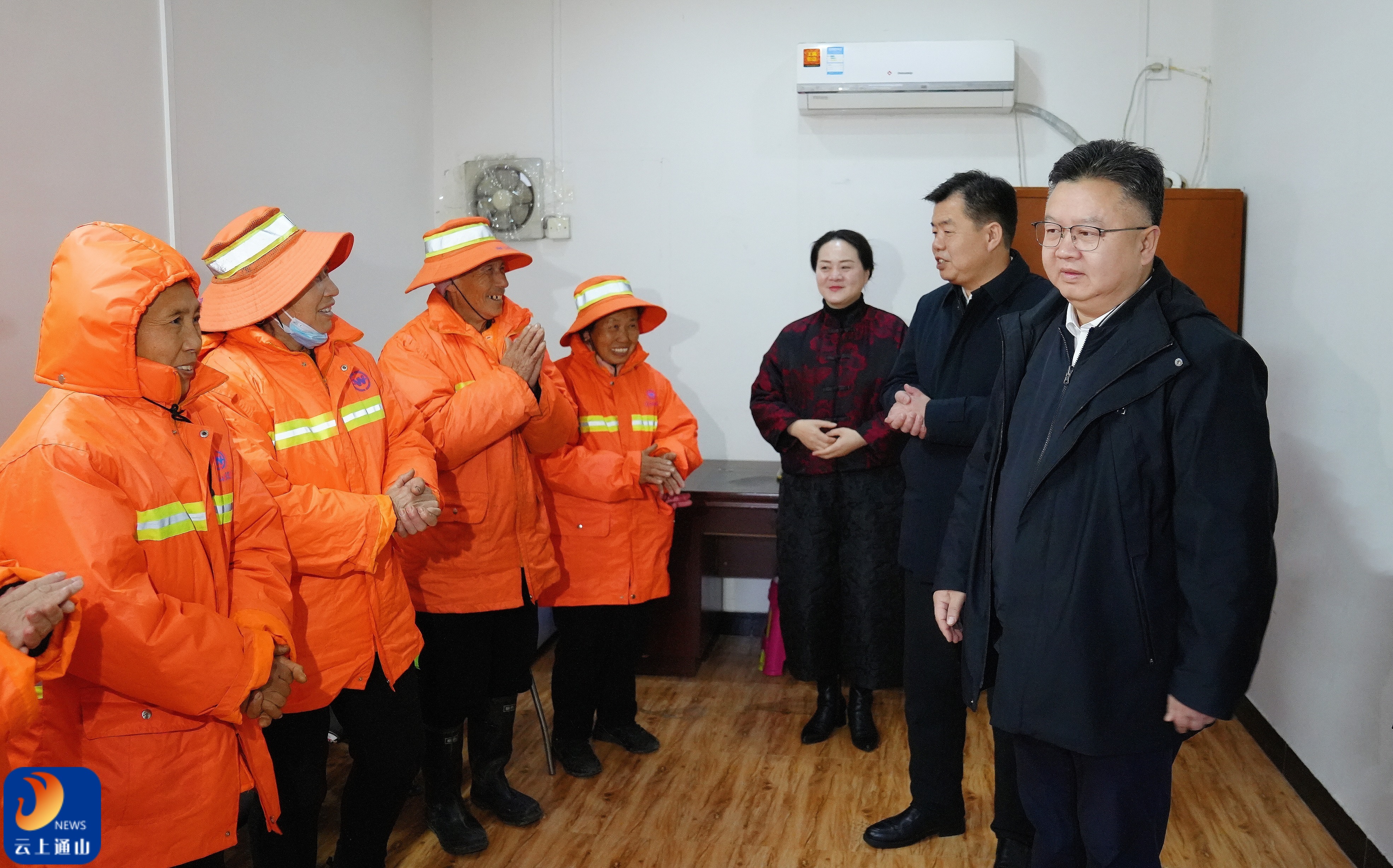 陈洪豪 吴涛看望慰问春节期间坚守岗位的一线工作人员