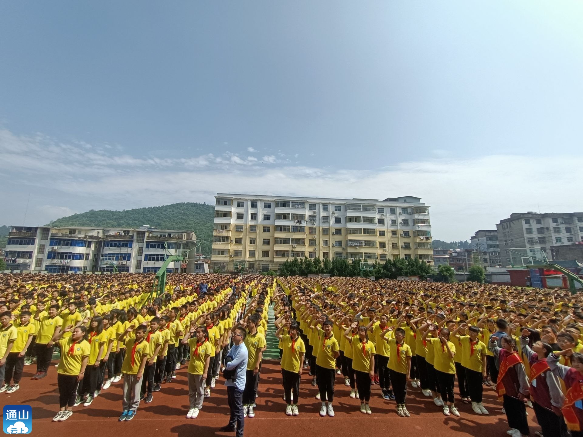 县实验中学集体哀悼袁隆平和吴孟超两位院士通山新闻